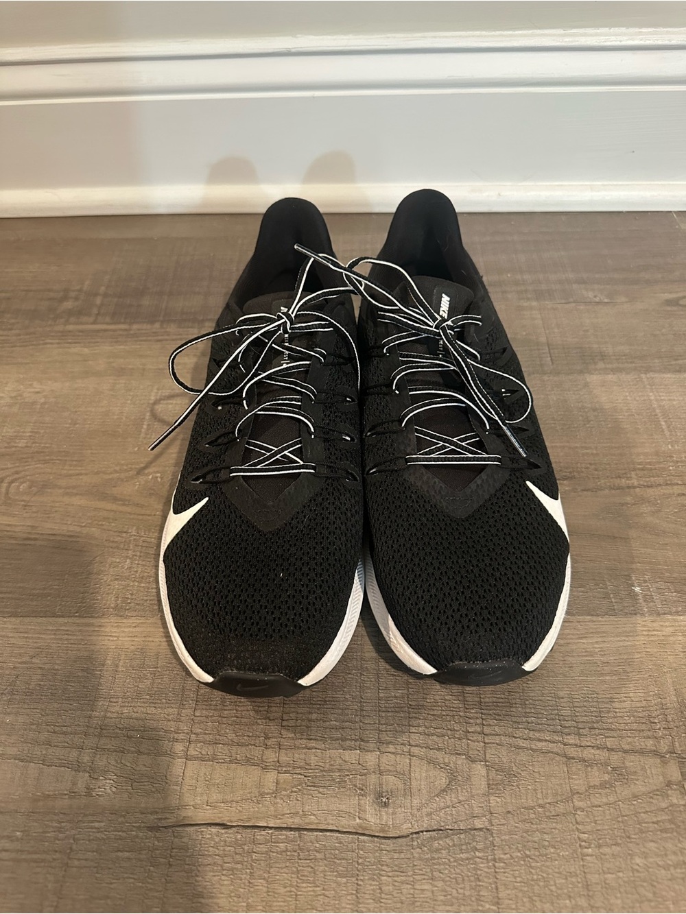 Nike Women’s Black and White Lightweight Running Sneakers